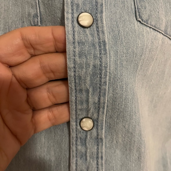 NWOT..NEVER WORN..Faded blue shirt - Picture 4 of 4